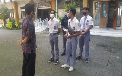 Geliat Sekolah PTM di SMK Saraswati 2 Denpasar, Menekankan Protokol Kesehatan Covid-19 Dan Kedisiplinan Siswa